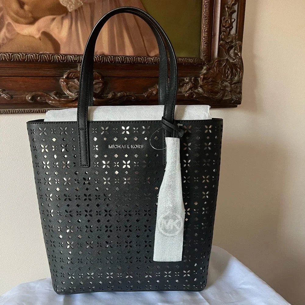 Michael Kors Haley Bag - Picture 2 of 8